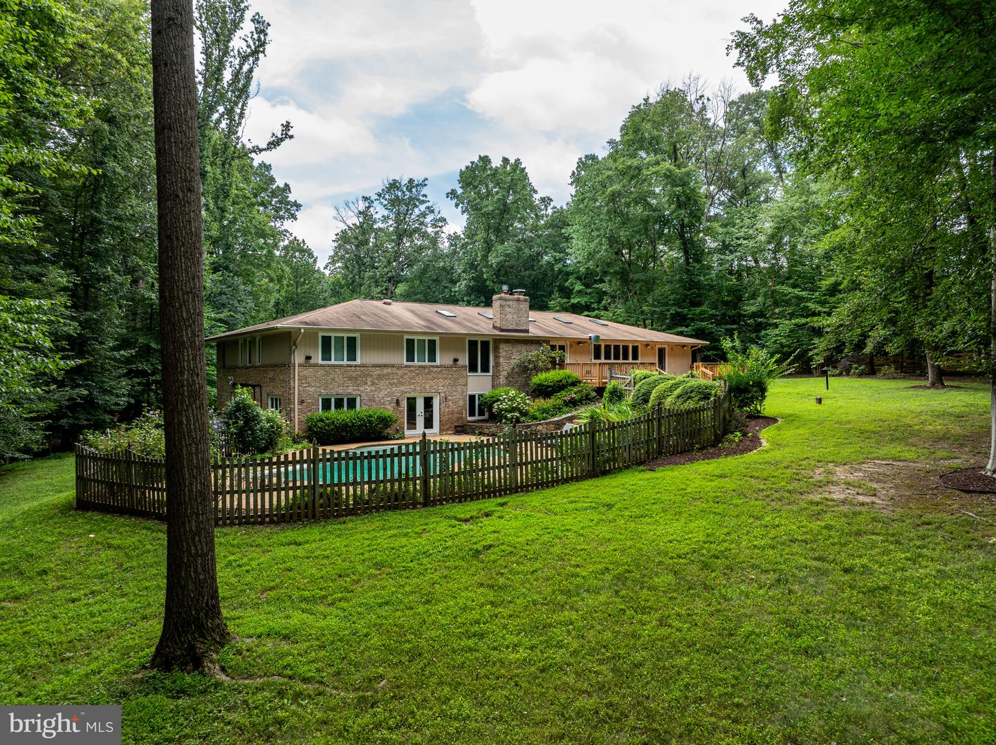 11308 SENECA CIR, GREAT FALLS, Virginia 22066, 4 Bedrooms Bedrooms, ,3 BathroomsBathrooms,Residential,For sale,11308 SENECA CIR,VAFX2257674 MLS # VAFX2257674
