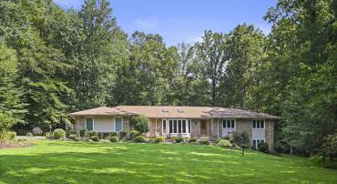 11308 SENECA CIR, GREAT FALLS, Virginia 22066, 4 Bedrooms Bedrooms, ,3 BathroomsBathrooms,Residential,For sale,11308 SENECA CIR,VAFX2257674 MLS # VAFX2257674