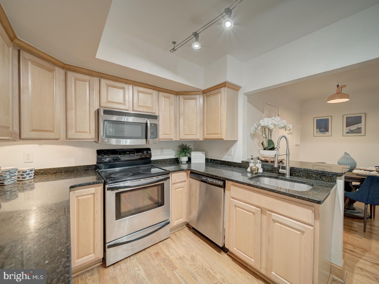 1715 15TH ST NW #23, WASHINGTON, District Of Columbia 20009, 2 Bedrooms Bedrooms, ,1 BathroomBathrooms,Residential,For sale,1715 15TH ST NW #23,DCDC2203358 MLS # DCDC2203358