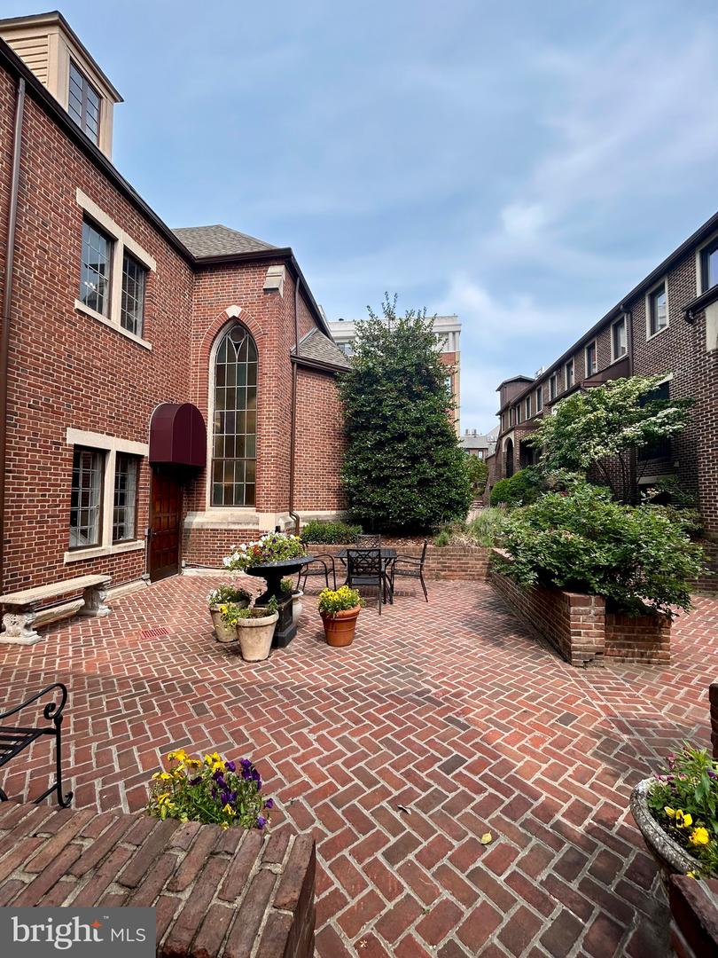 1715 15TH ST NW #23, WASHINGTON, District Of Columbia 20009, 2 Bedrooms Bedrooms, ,1 BathroomBathrooms,Residential,For sale,1715 15TH ST NW #23,DCDC2203358 MLS # DCDC2203358