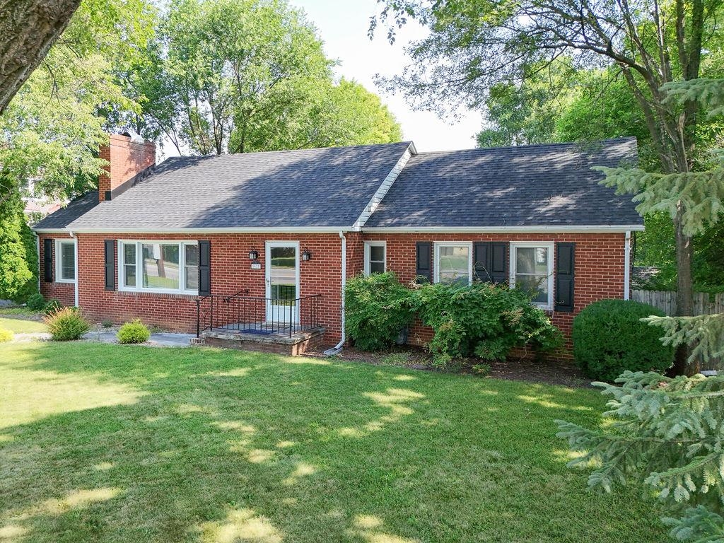 1625 W MAIN ST, WAYNESBORO, Virginia 22980, 3 Bedrooms Bedrooms, ,2 BathroomsBathrooms,Residential,1625 W MAIN ST,666243 MLS # 666243