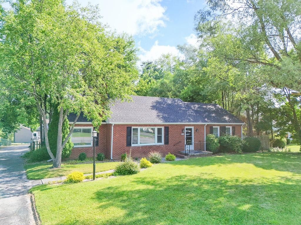 1625 W MAIN ST, WAYNESBORO, Virginia 22980, 3 Bedrooms Bedrooms, ,2 BathroomsBathrooms,Residential,1625 W MAIN ST,666243 MLS # 666243