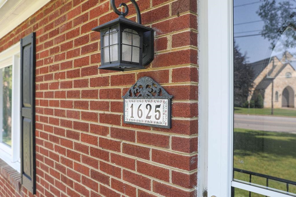 1625 W MAIN ST, WAYNESBORO, Virginia 22980, 3 Bedrooms Bedrooms, ,2 BathroomsBathrooms,Residential,1625 W MAIN ST,666243 MLS # 666243