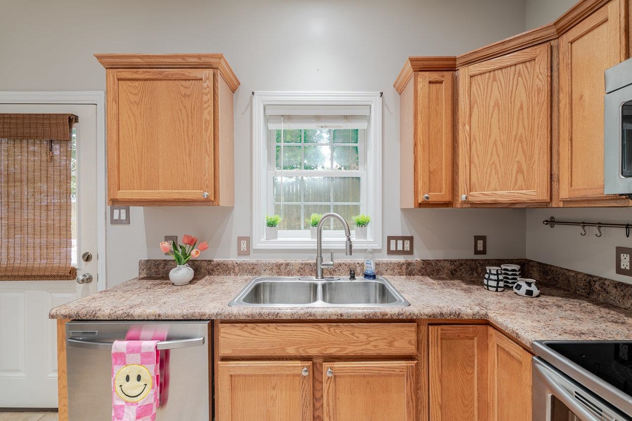 1739 KINGSTON CT, HARRISONBURG, Virginia 22801, 3 Bedrooms Bedrooms, ,2 BathroomsBathrooms,Residential,1739 KINGSTON CT,667257 MLS # 667257