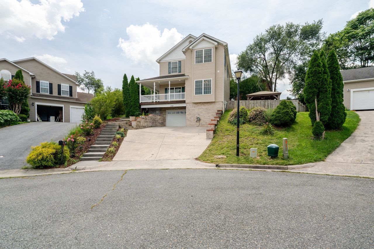 1739 KINGSTON CT, HARRISONBURG, Virginia 22801, 3 Bedrooms Bedrooms, ,2 BathroomsBathrooms,Residential,1739 KINGSTON CT,667257 MLS # 667257