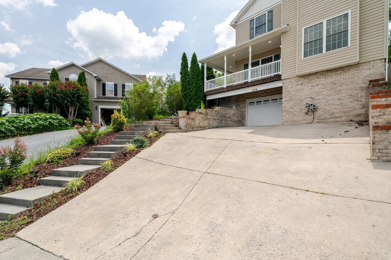 1739 KINGSTON CT, HARRISONBURG, Virginia 22801, 3 Bedrooms Bedrooms, ,2 BathroomsBathrooms,Residential,1739 KINGSTON CT,667257 MLS # 667257