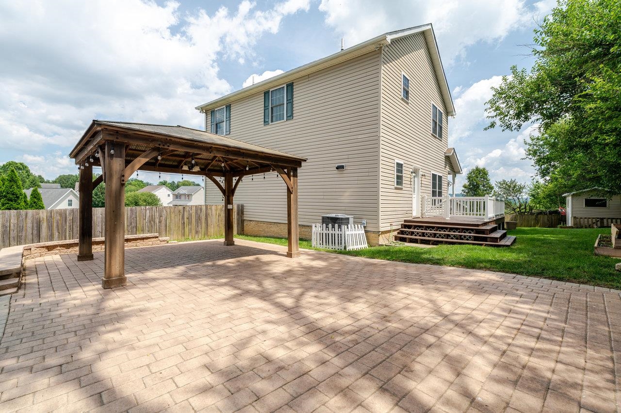 1739 KINGSTON CT, HARRISONBURG, Virginia 22801, 3 Bedrooms Bedrooms, ,2 BathroomsBathrooms,Residential,1739 KINGSTON CT,667257 MLS # 667257