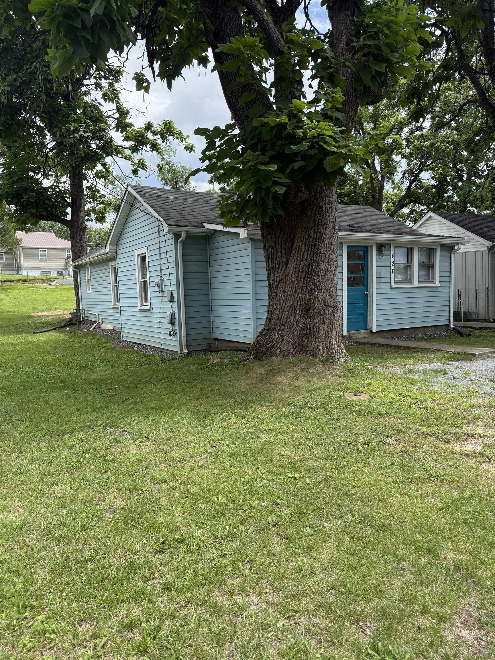628 N AUGUSTA AVE, WAYNESBORO, Virginia 22980, 2 Bedrooms Bedrooms, ,1 BathroomBathrooms,Residential,628 N AUGUSTA AVE,667262 MLS # 667262
