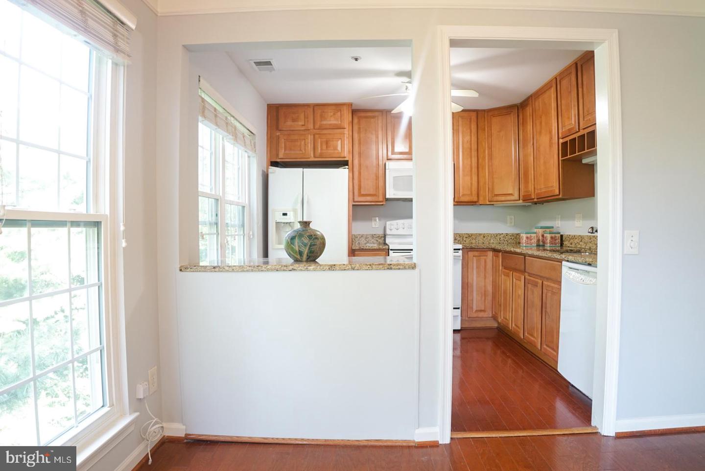 2816 EMMA LEE ST #301, FALLS CHURCH, Virginia 22042, 2 Bedrooms Bedrooms, ,2 BathroomsBathrooms,Residential,For sale,2816 EMMA LEE ST #301,VAFX2246818 MLS # VAFX2246818