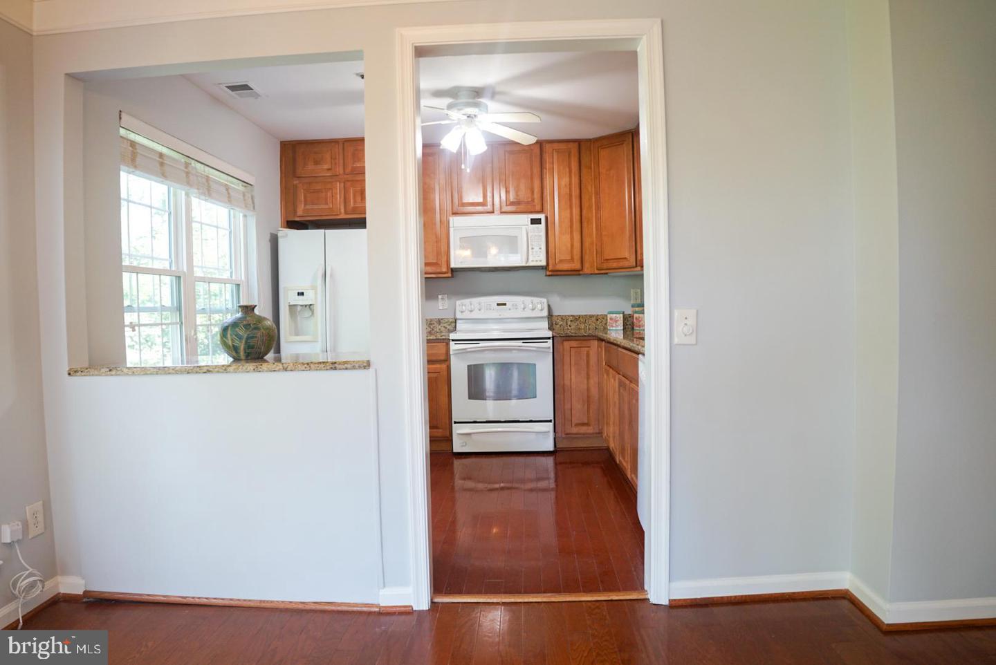 2816 EMMA LEE ST #301, FALLS CHURCH, Virginia 22042, 2 Bedrooms Bedrooms, ,2 BathroomsBathrooms,Residential,For sale,2816 EMMA LEE ST #301,VAFX2246818 MLS # VAFX2246818