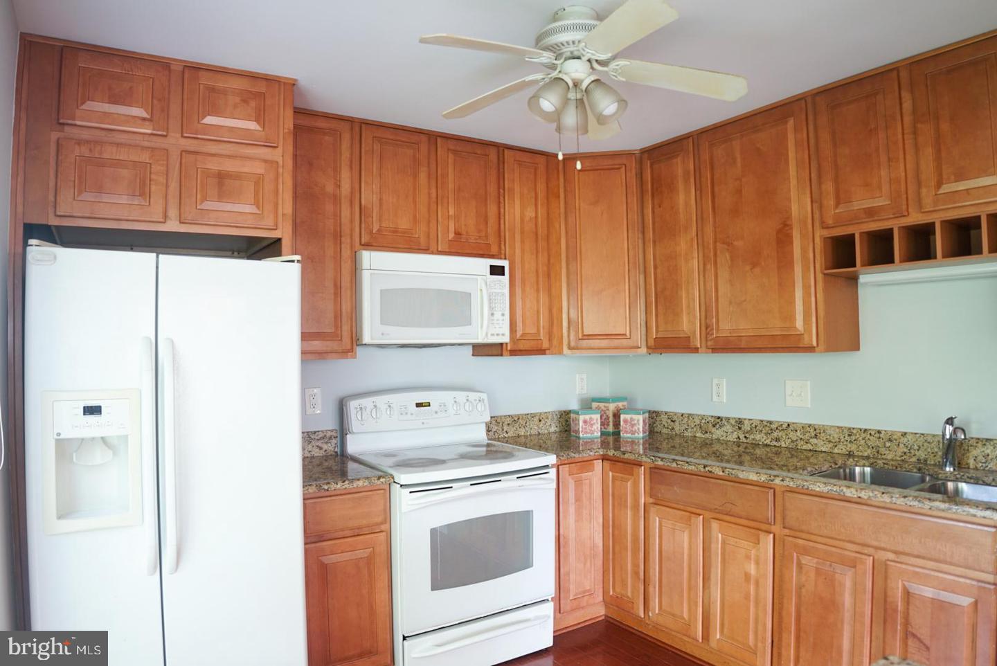 2816 EMMA LEE ST #301, FALLS CHURCH, Virginia 22042, 2 Bedrooms Bedrooms, ,2 BathroomsBathrooms,Residential,For sale,2816 EMMA LEE ST #301,VAFX2246818 MLS # VAFX2246818