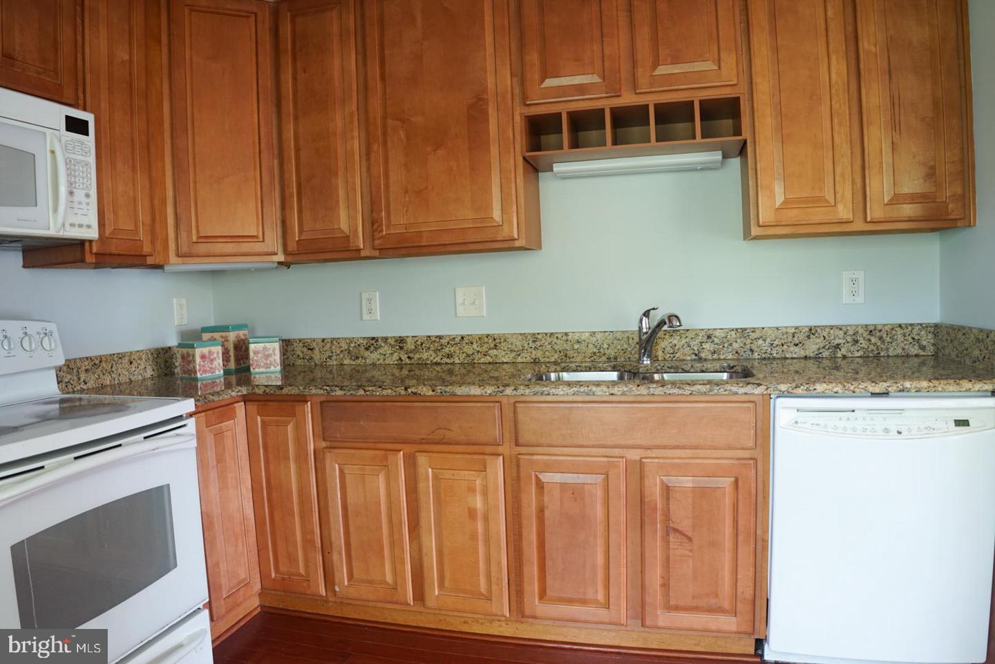 2816 EMMA LEE ST #301, FALLS CHURCH, Virginia 22042, 2 Bedrooms Bedrooms, ,2 BathroomsBathrooms,Residential,For sale,2816 EMMA LEE ST #301,VAFX2246818 MLS # VAFX2246818