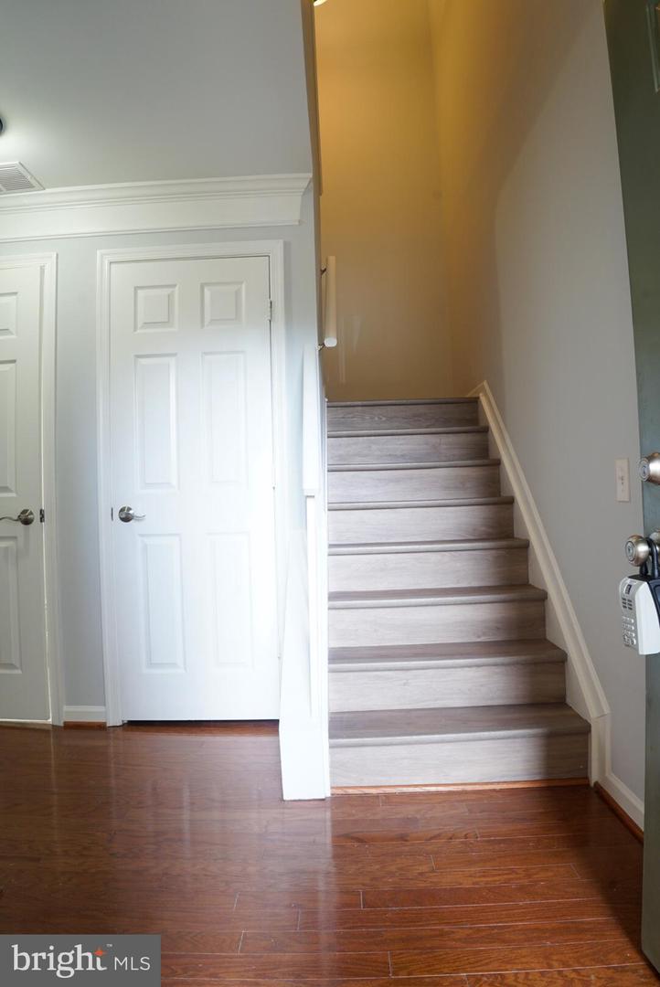2816 EMMA LEE ST #301, FALLS CHURCH, Virginia 22042, 2 Bedrooms Bedrooms, ,2 BathroomsBathrooms,Residential,For sale,2816 EMMA LEE ST #301,VAFX2246818 MLS # VAFX2246818
