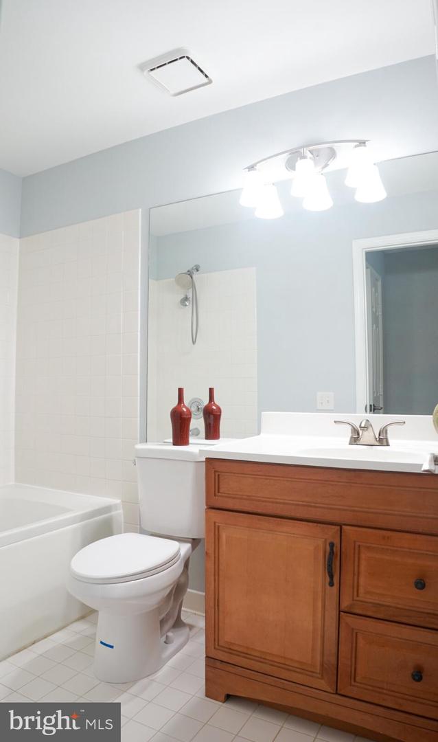 2816 EMMA LEE ST #301, FALLS CHURCH, Virginia 22042, 2 Bedrooms Bedrooms, ,2 BathroomsBathrooms,Residential,For sale,2816 EMMA LEE ST #301,VAFX2246818 MLS # VAFX2246818