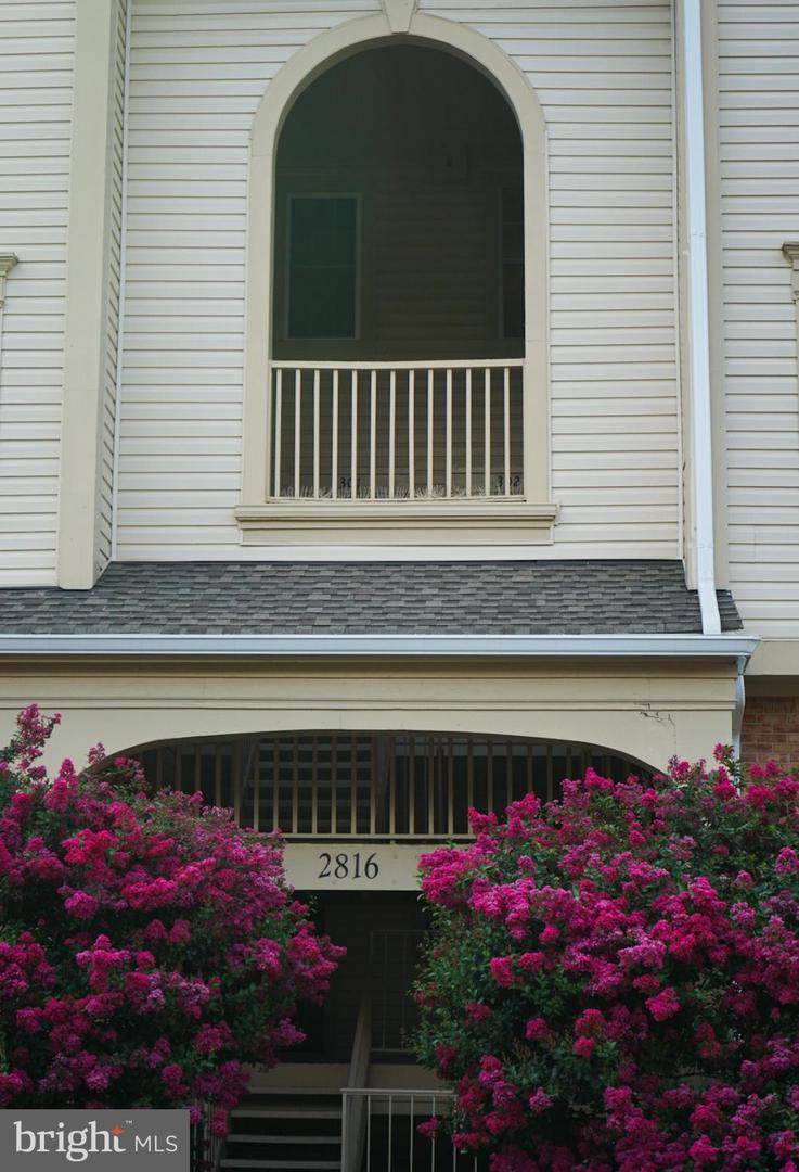 2816 EMMA LEE ST #301, FALLS CHURCH, Virginia 22042, 2 Bedrooms Bedrooms, ,2 BathroomsBathrooms,Residential,For sale,2816 EMMA LEE ST #301,VAFX2246818 MLS # VAFX2246818