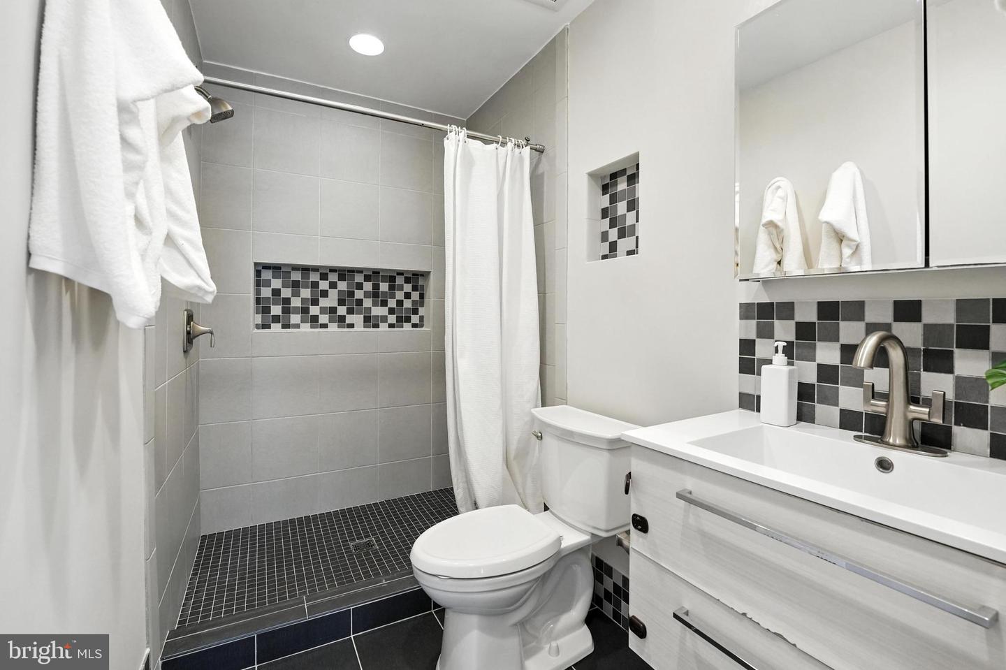 1810 21ST ST N, ARLINGTON, Virginia 22209, 3 Bedrooms Bedrooms, ,2 BathroomsBathrooms,Residential,For sale,1810 21ST ST N,VAAR2059442 MLS # VAAR2059442