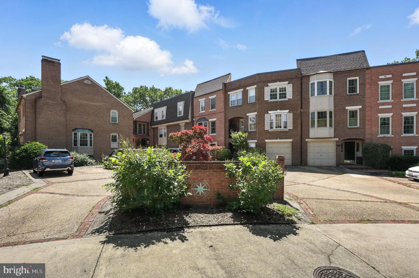 1810 21ST ST N, ARLINGTON, Virginia 22209, 3 Bedrooms Bedrooms, ,2 BathroomsBathrooms,Residential,For sale,1810 21ST ST N,VAAR2059442 MLS # VAAR2059442