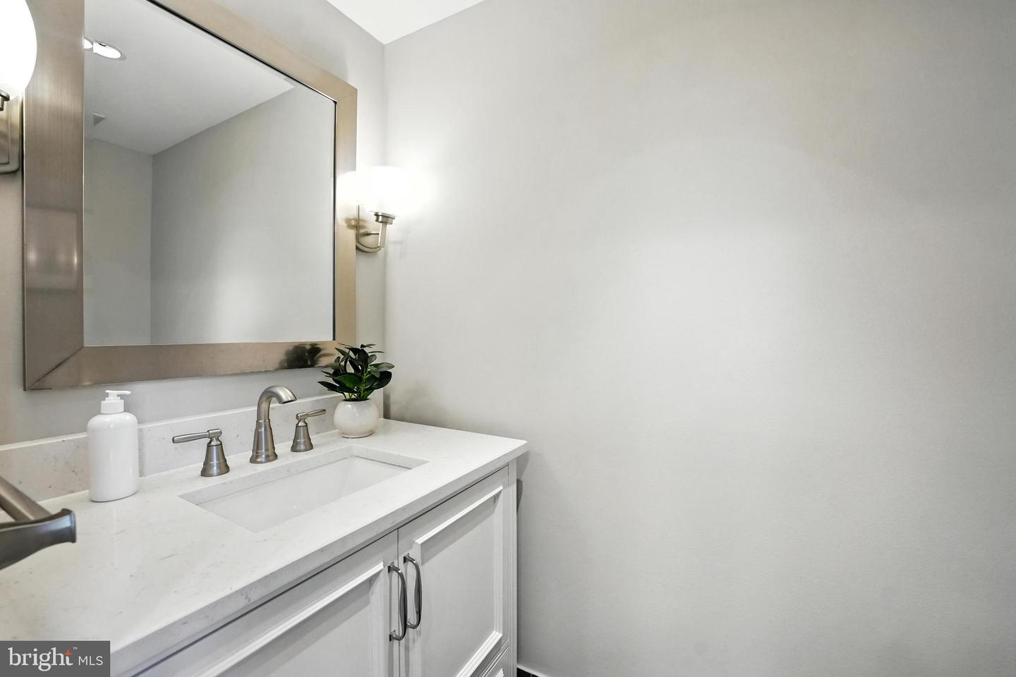 1810 21ST ST N, ARLINGTON, Virginia 22209, 3 Bedrooms Bedrooms, ,2 BathroomsBathrooms,Residential,For sale,1810 21ST ST N,VAAR2059442 MLS # VAAR2059442