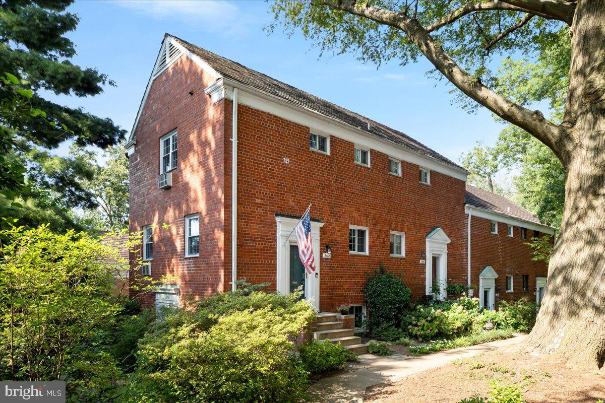 3482 GUNSTON RD, ALEXANDRIA, Virginia 22302, 2 Bedrooms Bedrooms, ,1 BathroomBathrooms,Residential,For sale,3482 GUNSTON RD,VAAX2046988 MLS # VAAX2046988