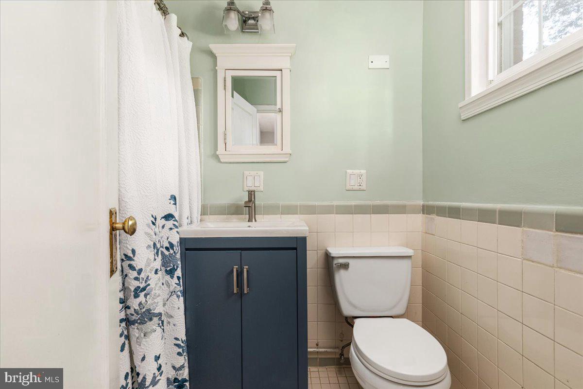 3482 GUNSTON RD, ALEXANDRIA, Virginia 22302, 2 Bedrooms Bedrooms, ,1 BathroomBathrooms,Residential,For sale,3482 GUNSTON RD,VAAX2046988 MLS # VAAX2046988