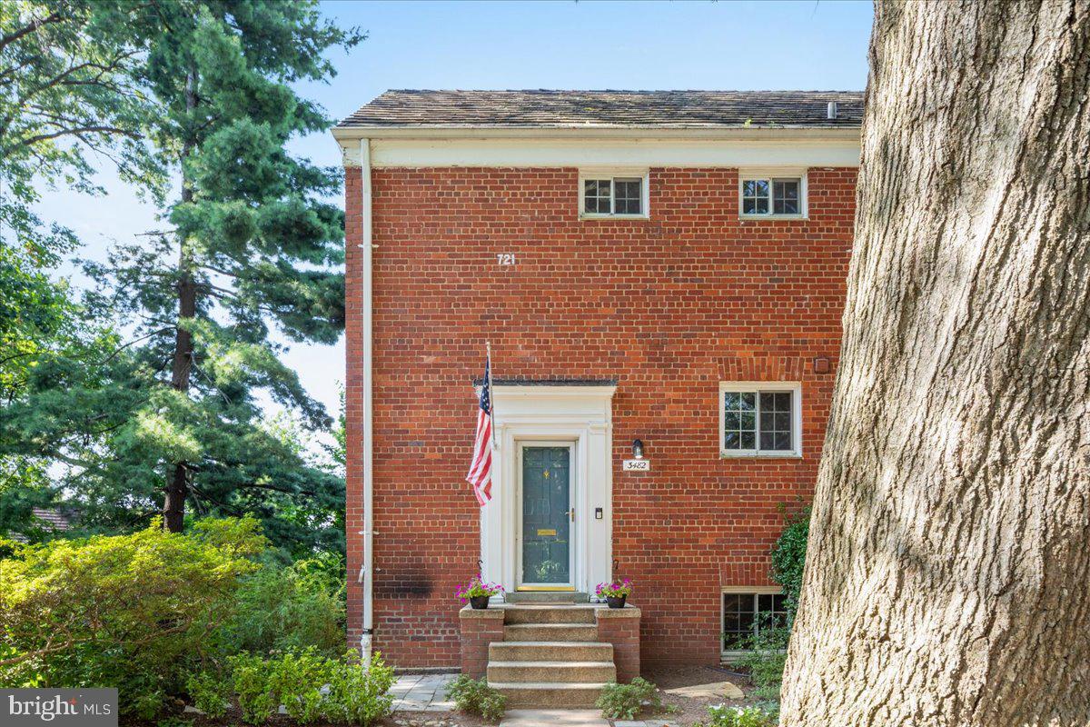 3482 GUNSTON RD, ALEXANDRIA, Virginia 22302, 2 Bedrooms Bedrooms, ,1 BathroomBathrooms,Residential,For sale,3482 GUNSTON RD,VAAX2046988 MLS # VAAX2046988