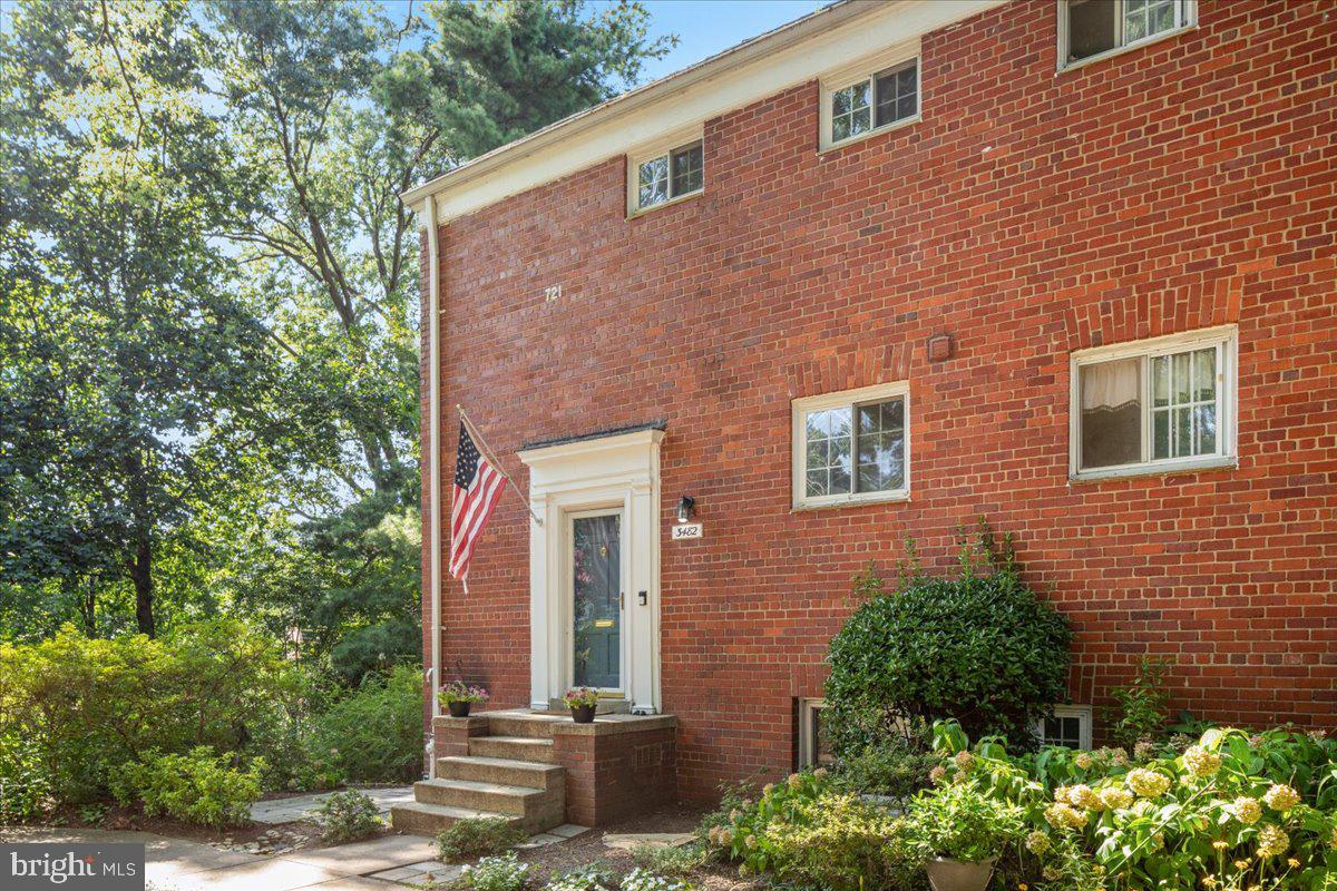 3482 GUNSTON RD, ALEXANDRIA, Virginia 22302, 2 Bedrooms Bedrooms, ,1 BathroomBathrooms,Residential,For sale,3482 GUNSTON RD,VAAX2046988 MLS # VAAX2046988
