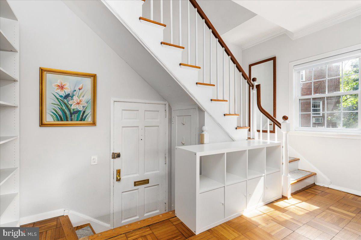 3482 GUNSTON RD, ALEXANDRIA, Virginia 22302, 2 Bedrooms Bedrooms, ,1 BathroomBathrooms,Residential,For sale,3482 GUNSTON RD,VAAX2046988 MLS # VAAX2046988