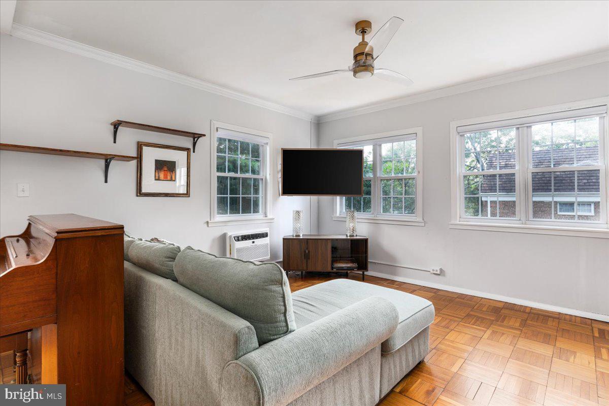 3482 GUNSTON RD, ALEXANDRIA, Virginia 22302, 2 Bedrooms Bedrooms, ,1 BathroomBathrooms,Residential,For sale,3482 GUNSTON RD,VAAX2046988 MLS # VAAX2046988