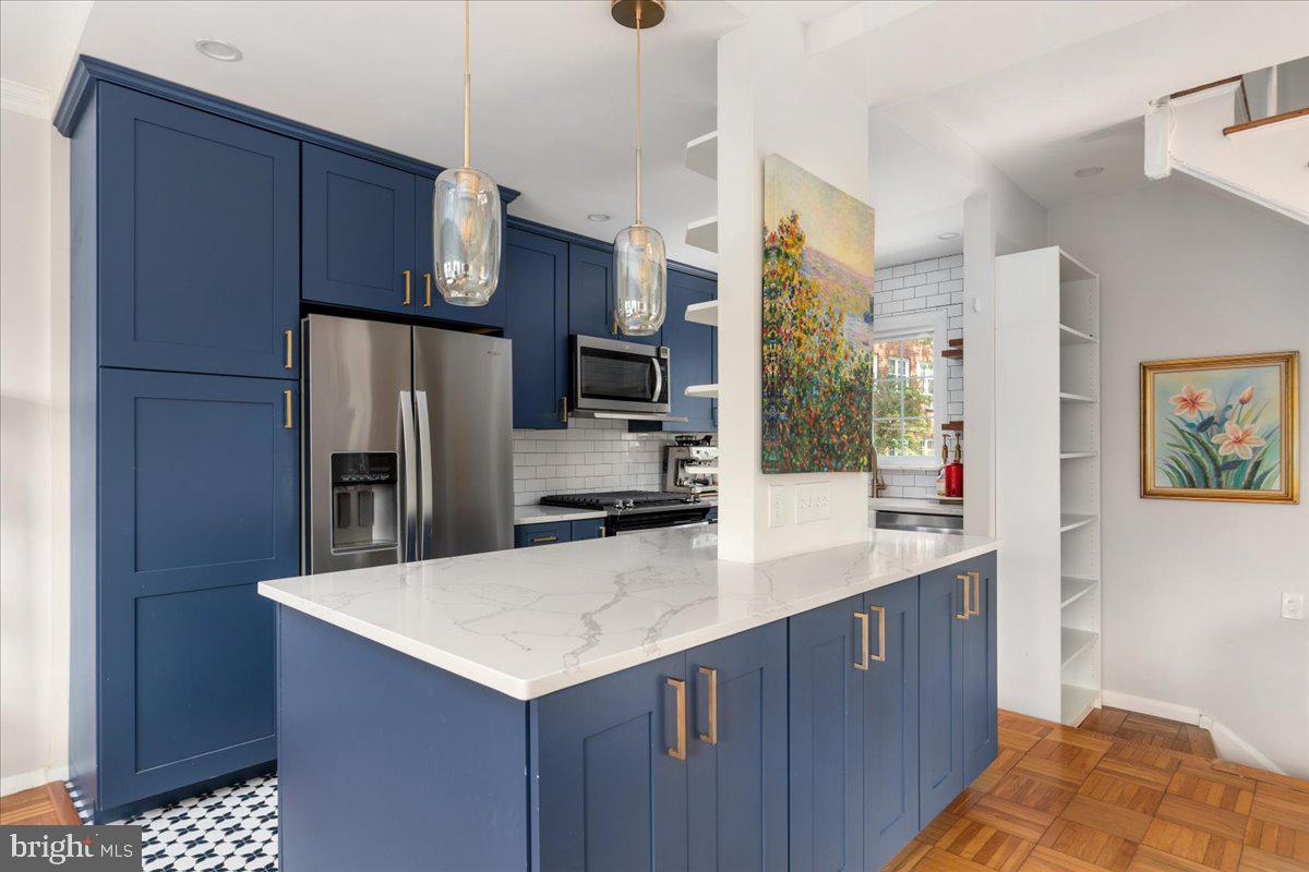 3482 GUNSTON RD, ALEXANDRIA, Virginia 22302, 2 Bedrooms Bedrooms, ,1 BathroomBathrooms,Residential,For sale,3482 GUNSTON RD,VAAX2046988 MLS # VAAX2046988