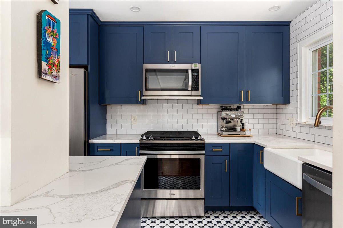 3482 GUNSTON RD, ALEXANDRIA, Virginia 22302, 2 Bedrooms Bedrooms, ,1 BathroomBathrooms,Residential,For sale,3482 GUNSTON RD,VAAX2046988 MLS # VAAX2046988