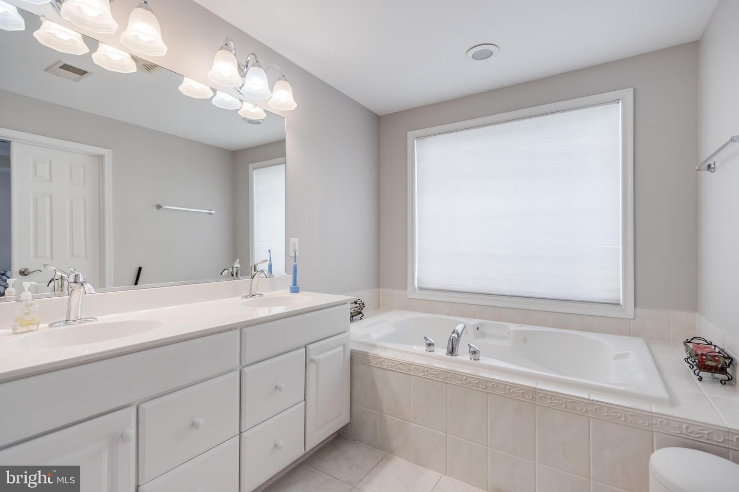 8259 PURPLE LILAC CT, LORTON, Virginia 22079, 3 Bedrooms Bedrooms, ,3 BathroomsBathrooms,Residential,For sale,8259 PURPLE LILAC CT,VAFX2252364 MLS # VAFX2252364