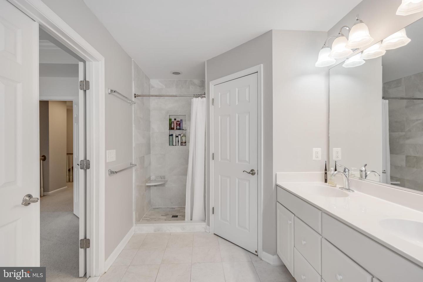 8259 PURPLE LILAC CT, LORTON, Virginia 22079, 3 Bedrooms Bedrooms, ,3 BathroomsBathrooms,Residential,For sale,8259 PURPLE LILAC CT,VAFX2252364 MLS # VAFX2252364