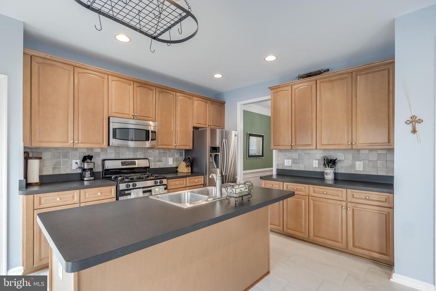 8259 PURPLE LILAC CT, LORTON, Virginia 22079, 3 Bedrooms Bedrooms, ,3 BathroomsBathrooms,Residential,For sale,8259 PURPLE LILAC CT,VAFX2252364 MLS # VAFX2252364