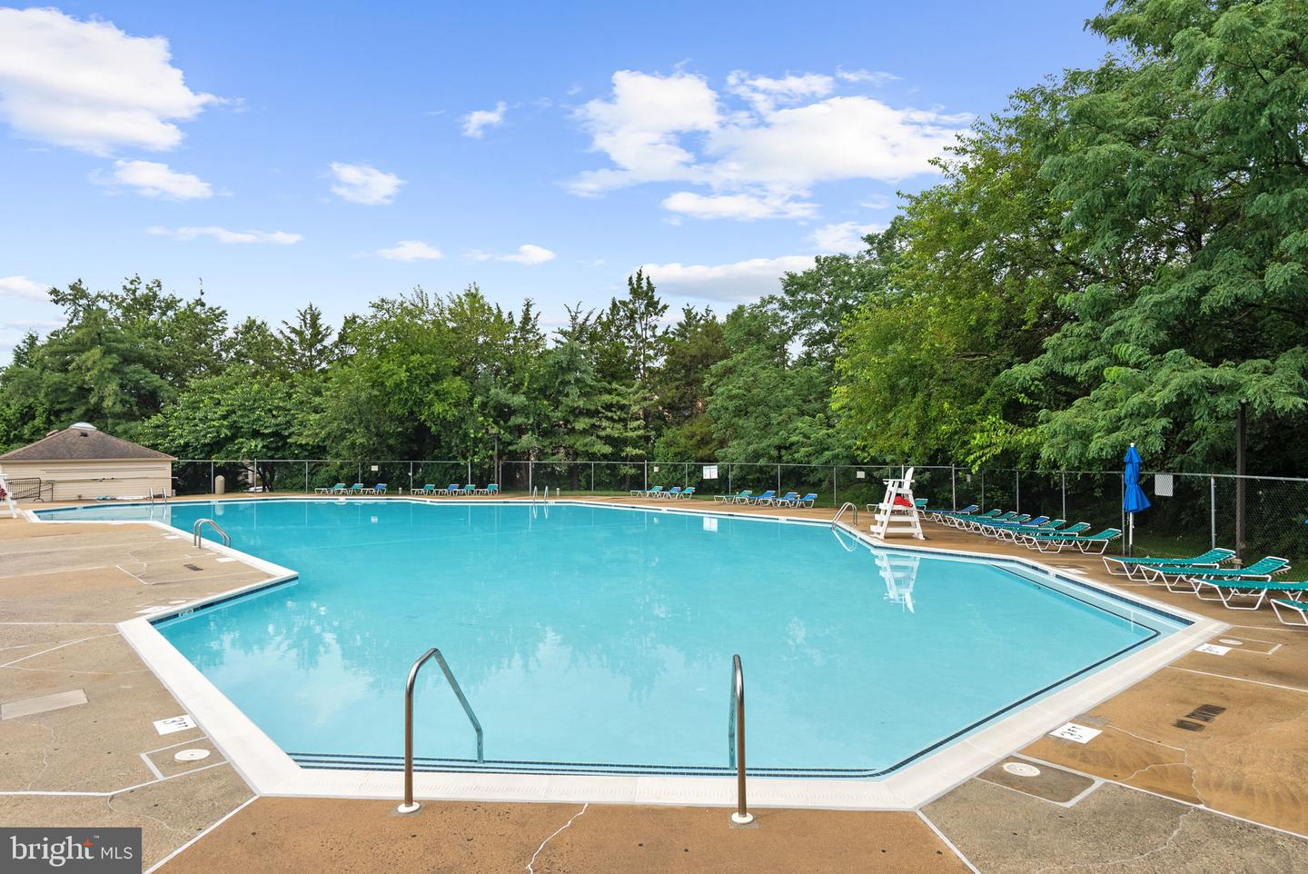6919-D VICTORIA DR, ALEXANDRIA, Virginia 22310, 2 Bedrooms Bedrooms, ,2 BathroomsBathrooms,Residential,For sale,6919-D VICTORIA DR,VAFX2253516 MLS # VAFX2253516