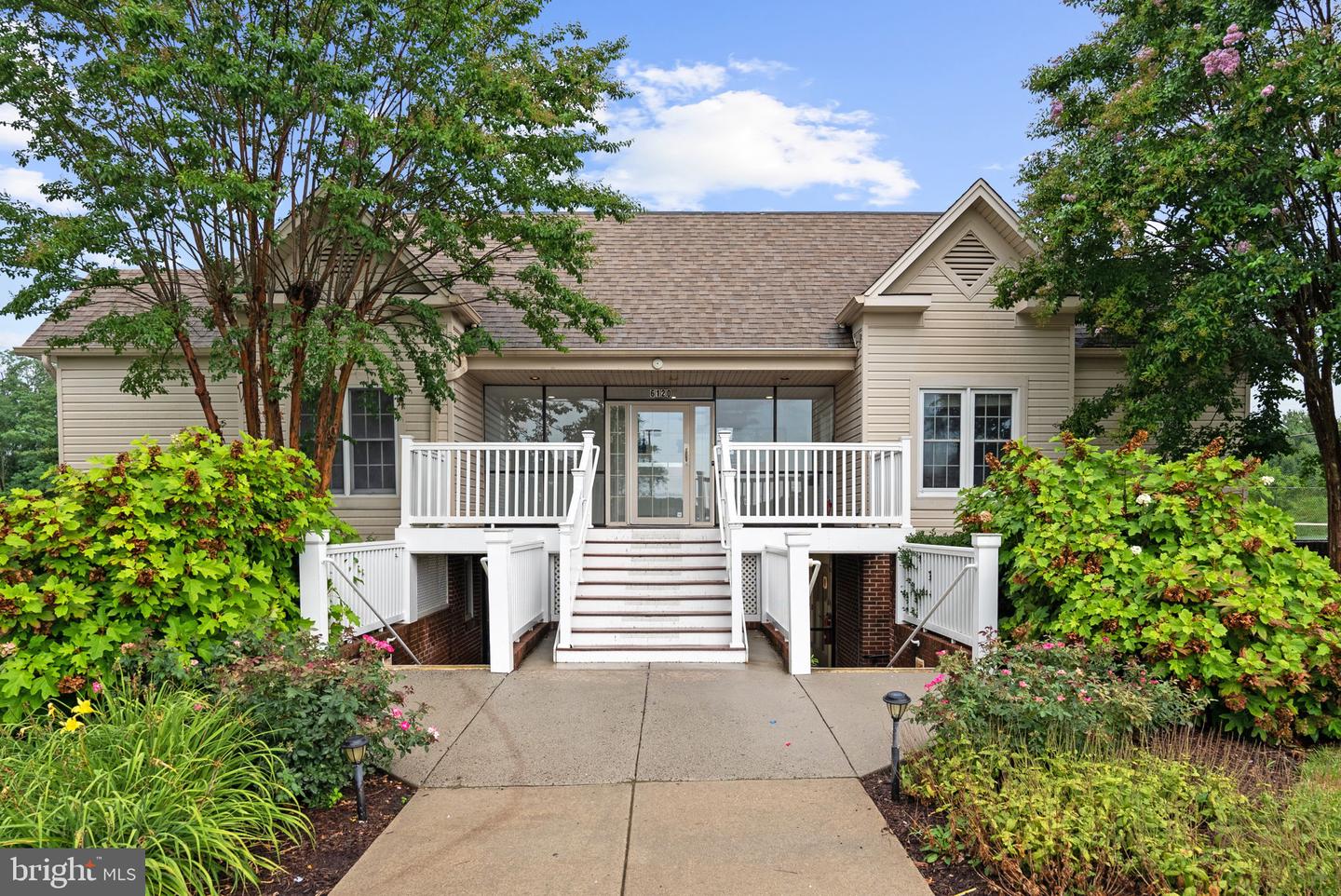 6919-D VICTORIA DR, ALEXANDRIA, Virginia 22310, 2 Bedrooms Bedrooms, ,2 BathroomsBathrooms,Residential,For sale,6919-D VICTORIA DR,VAFX2253516 MLS # VAFX2253516