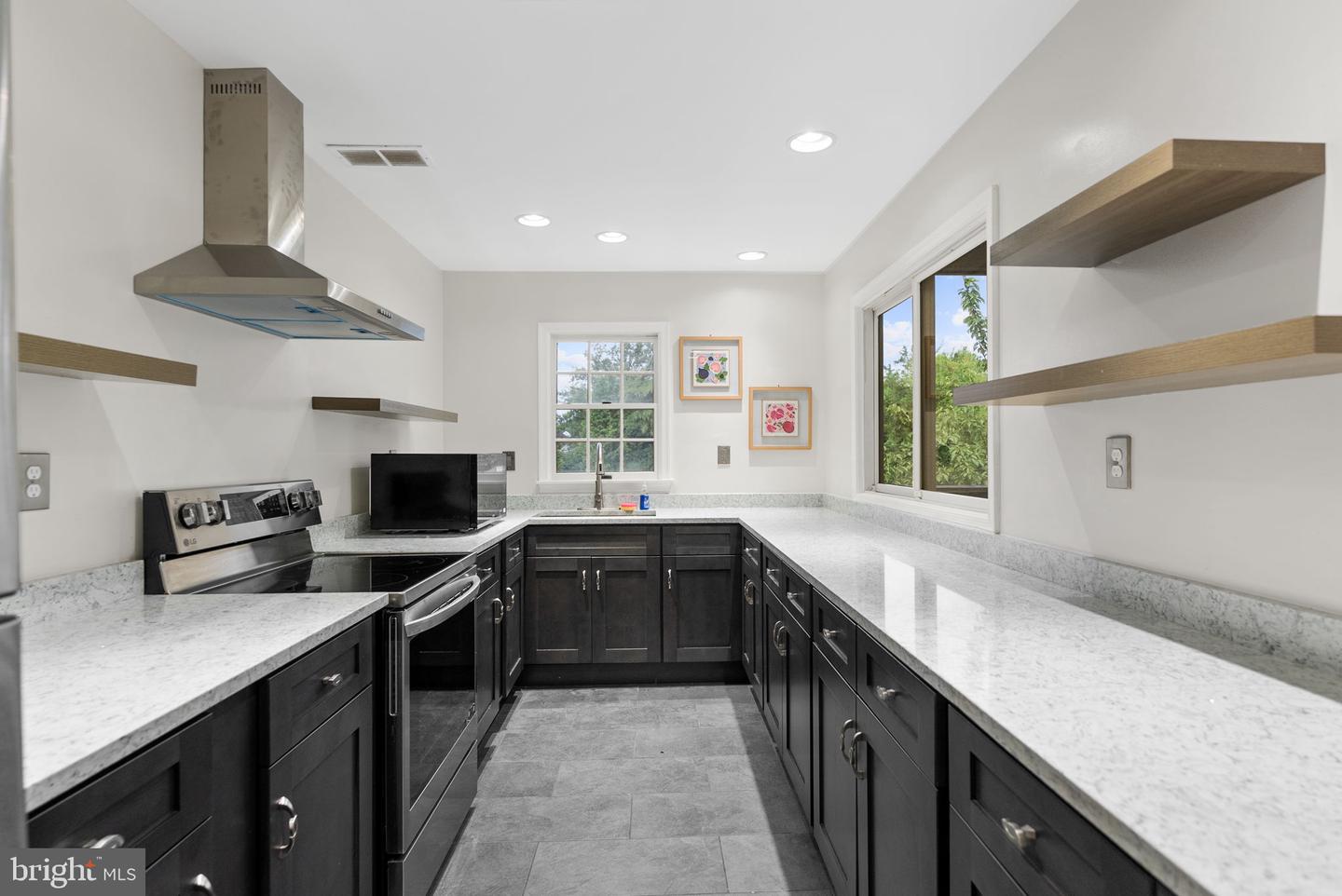 6919-D VICTORIA DR, ALEXANDRIA, Virginia 22310, 2 Bedrooms Bedrooms, ,2 BathroomsBathrooms,Residential,For sale,6919-D VICTORIA DR,VAFX2253516 MLS # VAFX2253516