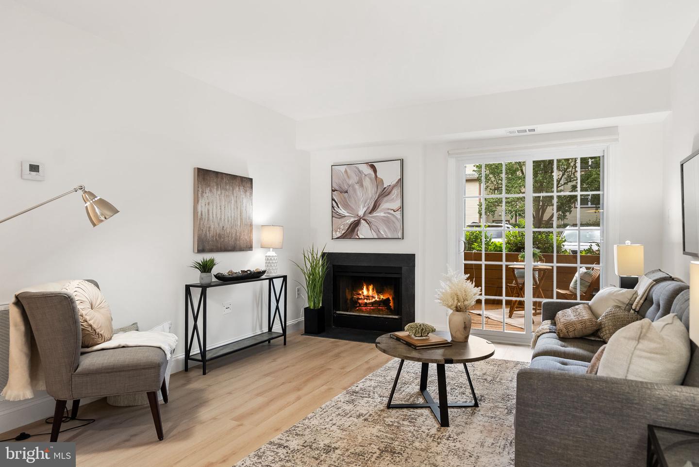 6919-D VICTORIA DR, ALEXANDRIA, Virginia 22310, 2 Bedrooms Bedrooms, ,2 BathroomsBathrooms,Residential,For sale,6919-D VICTORIA DR,VAFX2253516 MLS # VAFX2253516