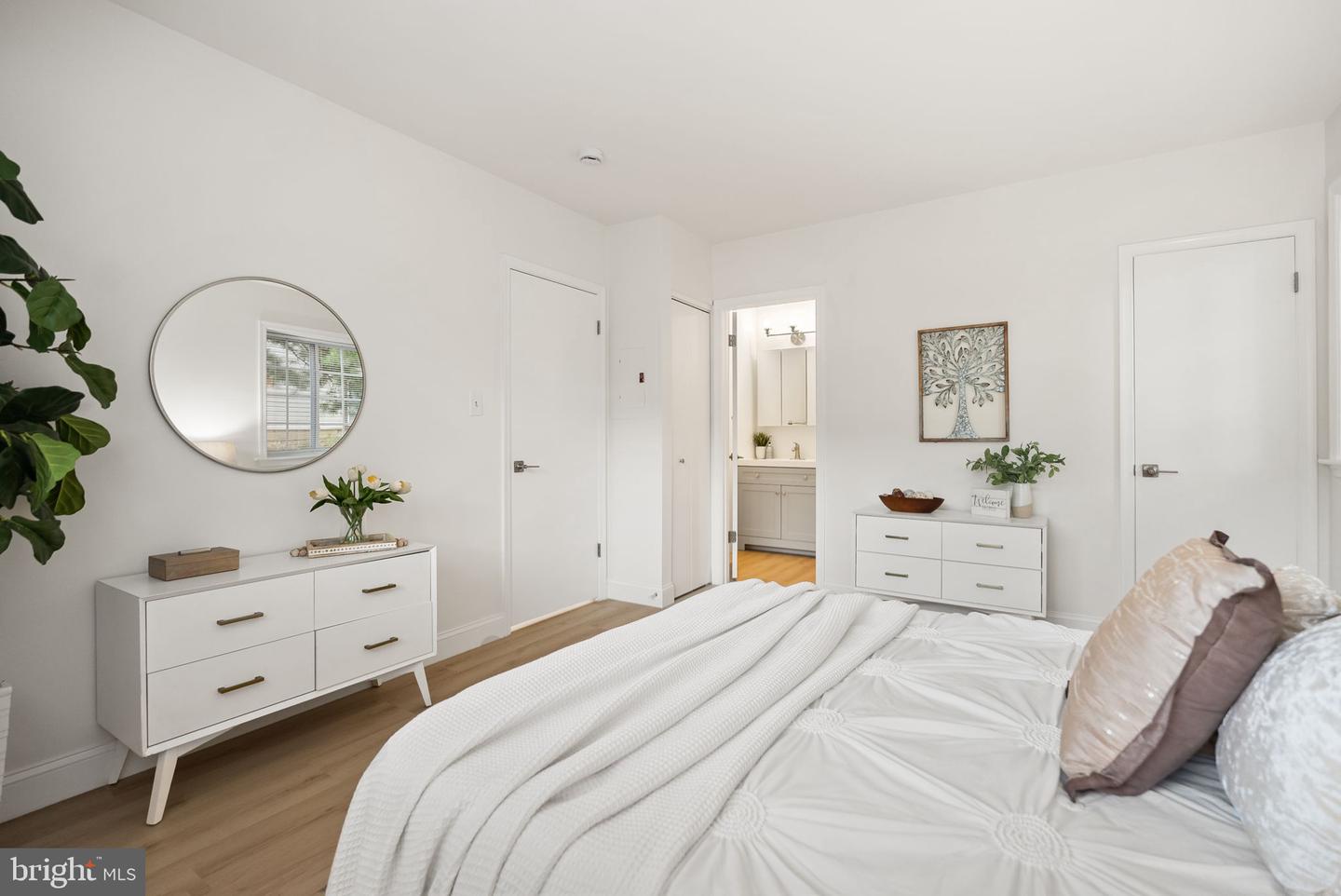 6919-D VICTORIA DR, ALEXANDRIA, Virginia 22310, 2 Bedrooms Bedrooms, ,2 BathroomsBathrooms,Residential,For sale,6919-D VICTORIA DR,VAFX2253516 MLS # VAFX2253516