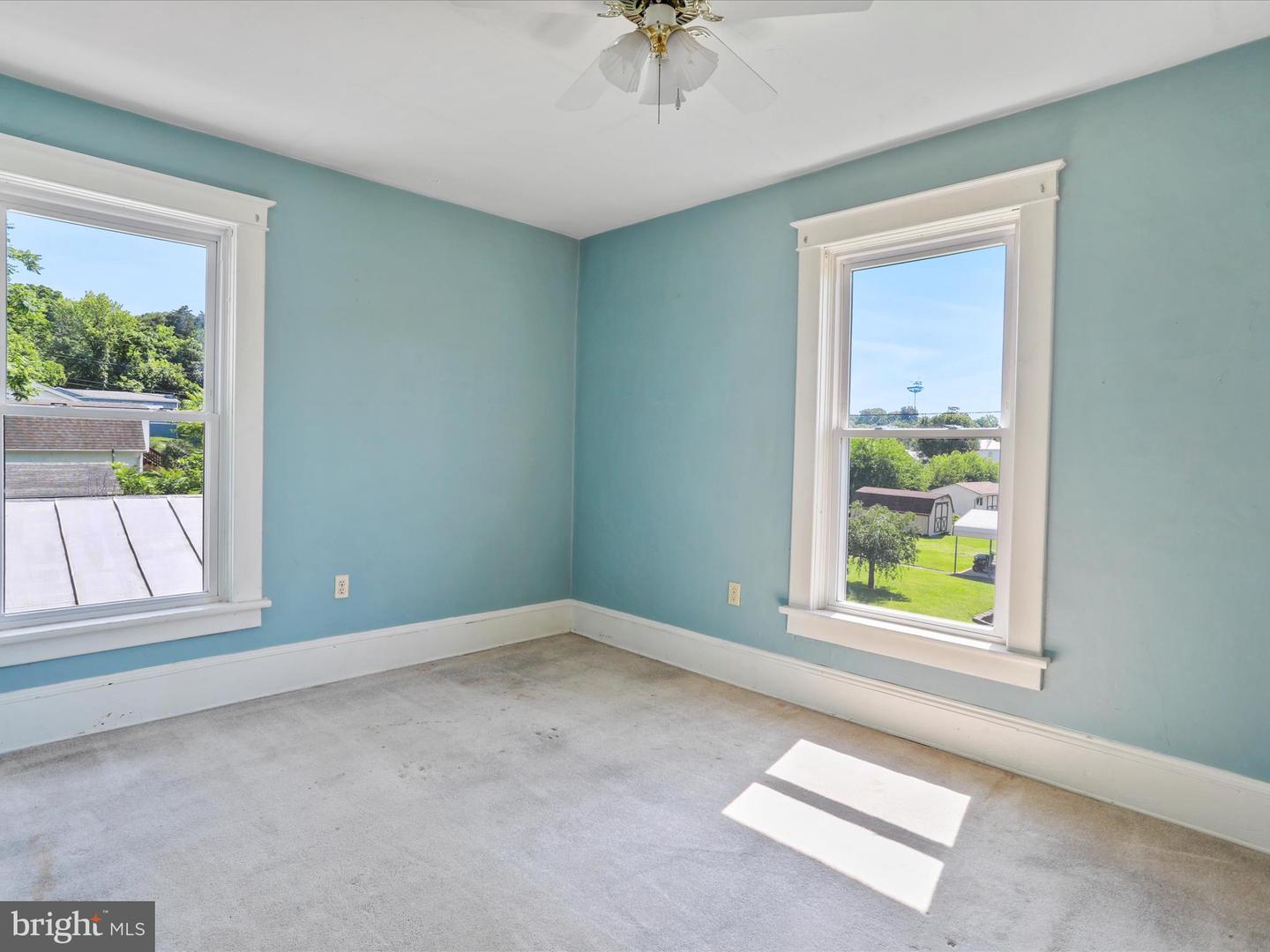 410 ASH ST, STRASBURG, Virginia 22657, 4 Bedrooms Bedrooms, ,1 BathroomBathrooms,Residential,For sale,410 ASH ST,VASH2011918 MLS # VASH2011918