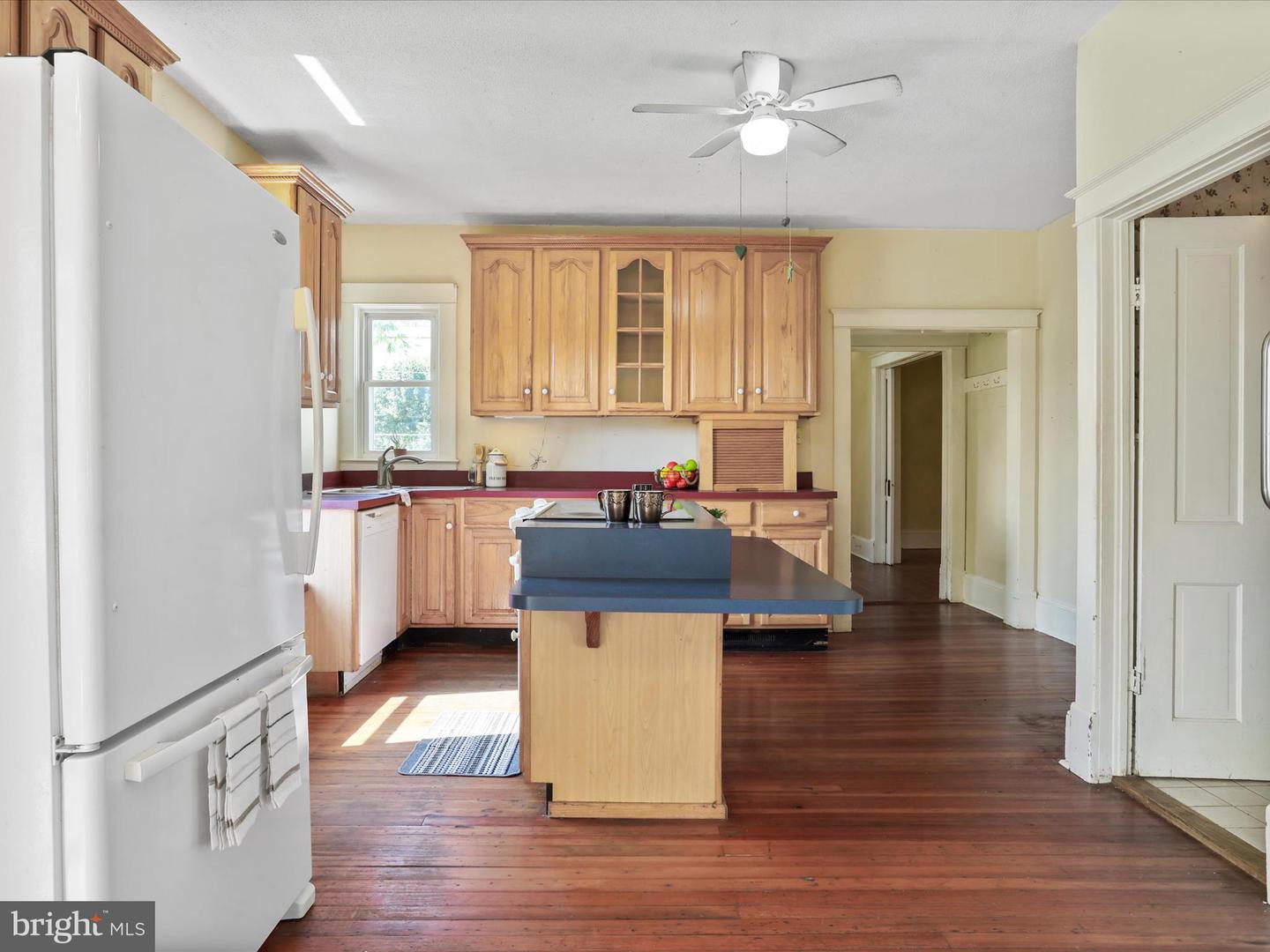410 ASH ST, STRASBURG, Virginia 22657, 4 Bedrooms Bedrooms, ,1 BathroomBathrooms,Residential,For sale,410 ASH ST,VASH2011918 MLS # VASH2011918