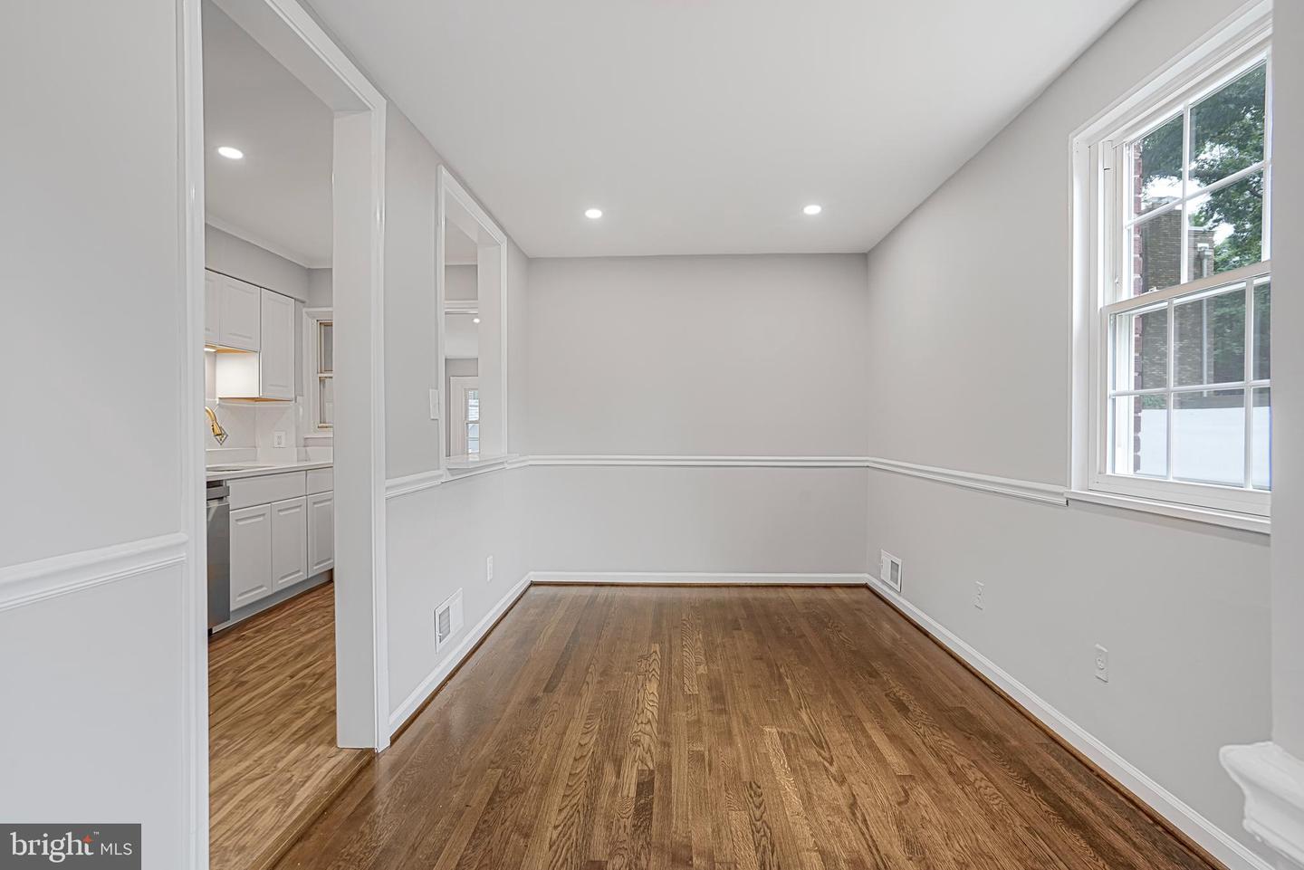 3202 13TH RD S, ARLINGTON, Virginia 22204, 3 Bedrooms Bedrooms, ,2 BathroomsBathrooms,Residential,For sale,3202 13TH RD S,VAAR2060276 MLS # VAAR2060276