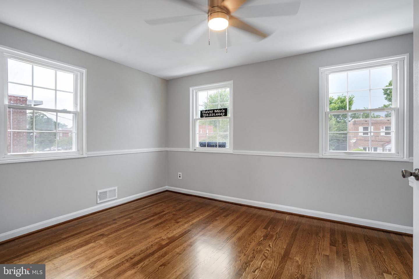 3202 13TH RD S, ARLINGTON, Virginia 22204, 3 Bedrooms Bedrooms, ,2 BathroomsBathrooms,Residential,For sale,3202 13TH RD S,VAAR2060276 MLS # VAAR2060276