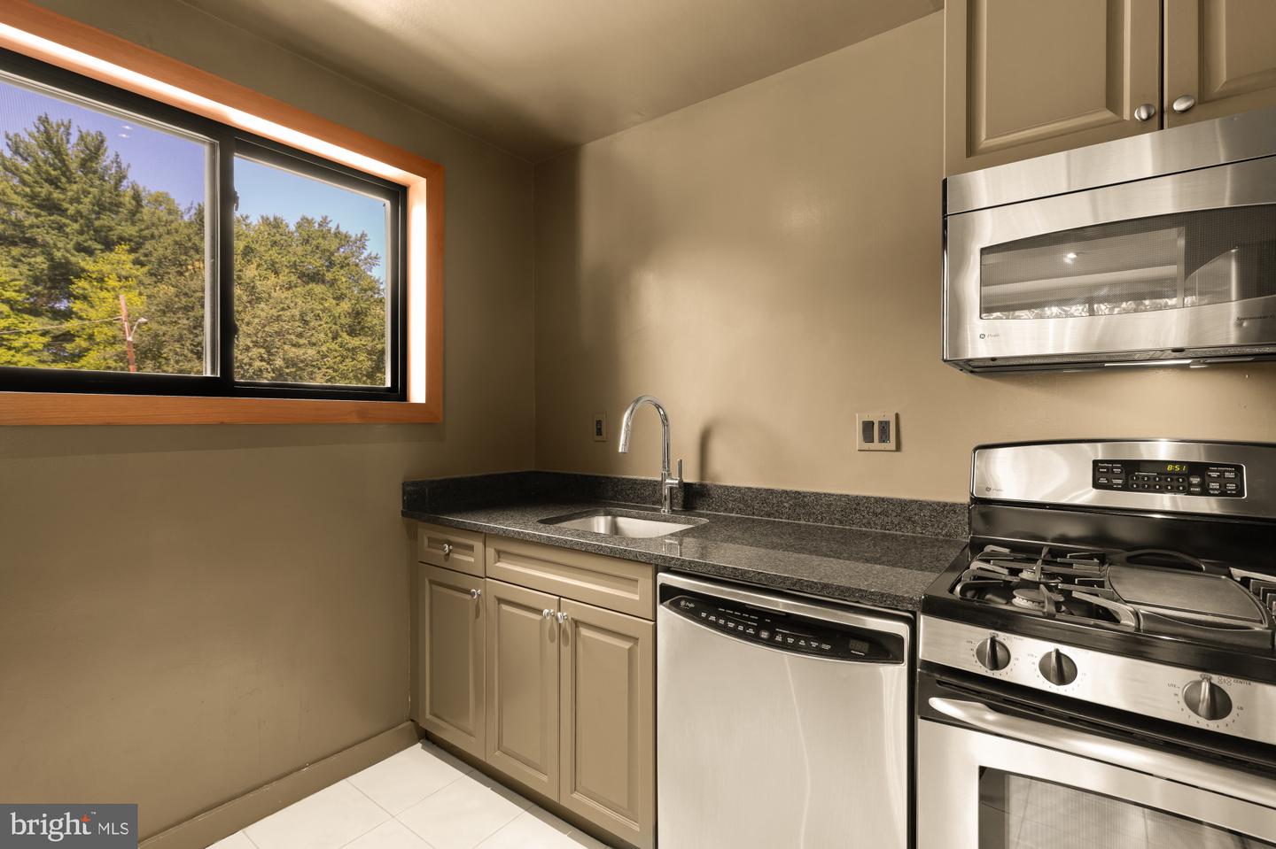 2725 39TH ST NW #402, WASHINGTON, District Of Columbia 20007, 1 Bedroom Bedrooms, ,1 BathroomBathrooms,Residential,For sale,2725 39TH ST NW #402,DCDC2209292 MLS # DCDC2209292