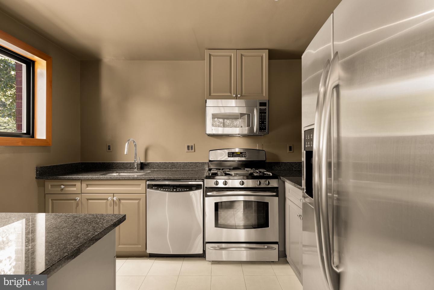 2725 39TH ST NW #402, WASHINGTON, District Of Columbia 20007, 1 Bedroom Bedrooms, ,1 BathroomBathrooms,Residential,For sale,2725 39TH ST NW #402,DCDC2209292 MLS # DCDC2209292