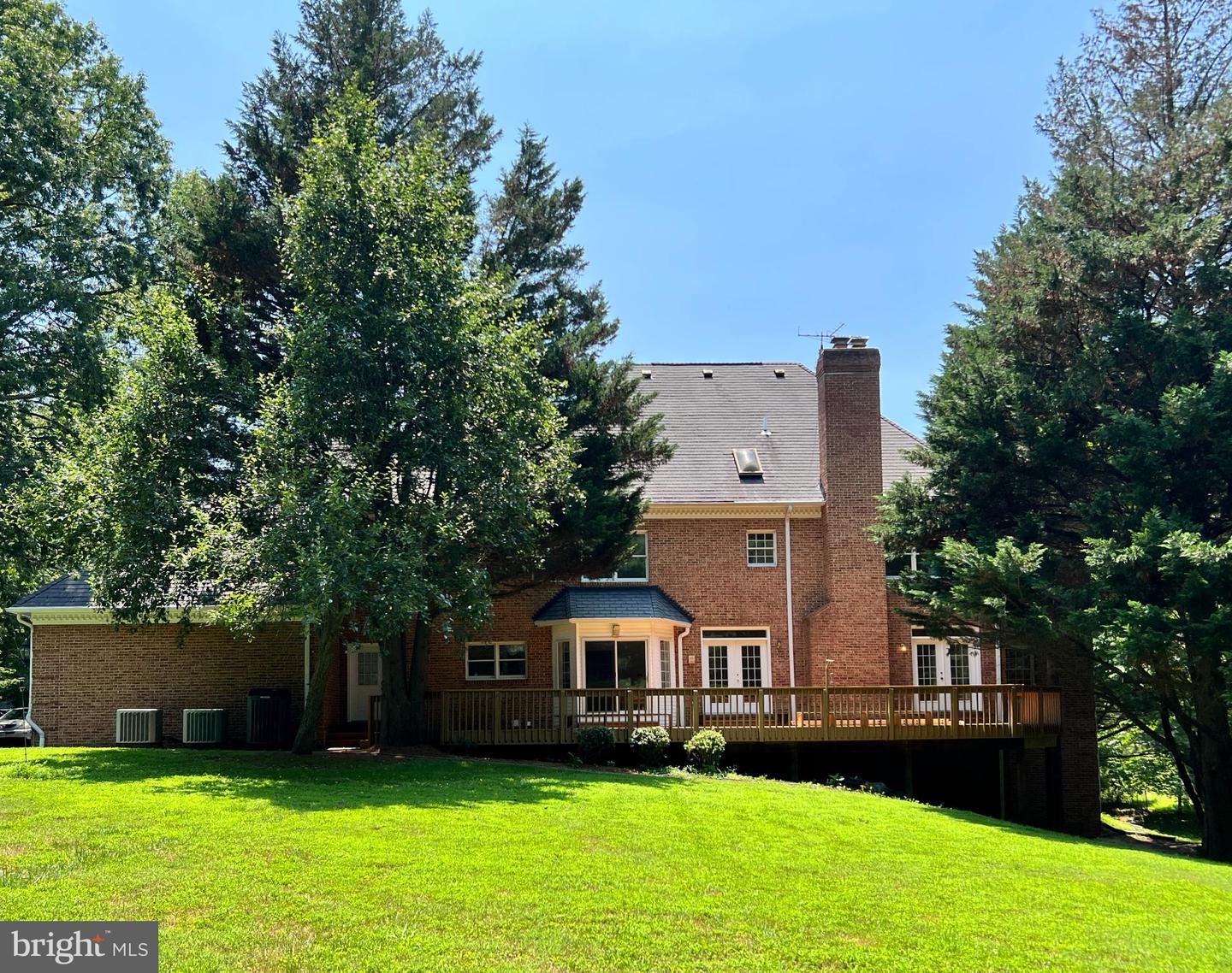 250 GOLDEN WOODS CT, GREAT FALLS, Virginia 22066, 5 Bedrooms Bedrooms, ,4 BathroomsBathrooms,Residential,For sale,250 GOLDEN WOODS CT,VAFX2253842 MLS # VAFX2253842