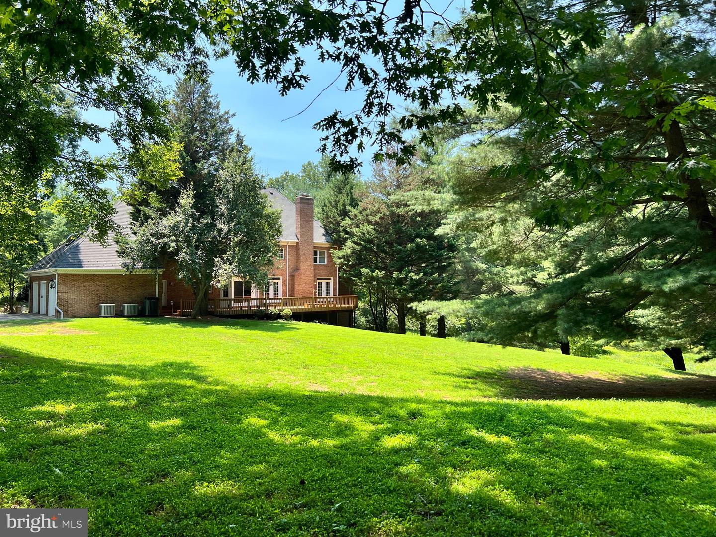 250 GOLDEN WOODS CT, GREAT FALLS, Virginia 22066, 5 Bedrooms Bedrooms, ,4 BathroomsBathrooms,Residential,For sale,250 GOLDEN WOODS CT,VAFX2253842 MLS # VAFX2253842