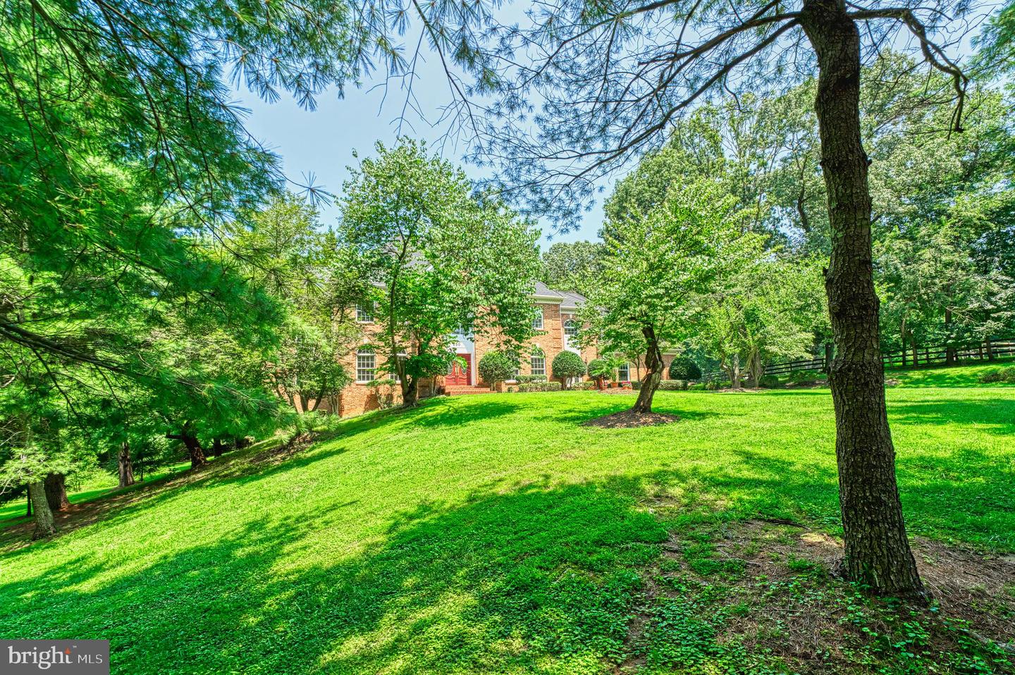 250 GOLDEN WOODS CT, GREAT FALLS, Virginia 22066, 5 Bedrooms Bedrooms, ,4 BathroomsBathrooms,Residential,For sale,250 GOLDEN WOODS CT,VAFX2253842 MLS # VAFX2253842