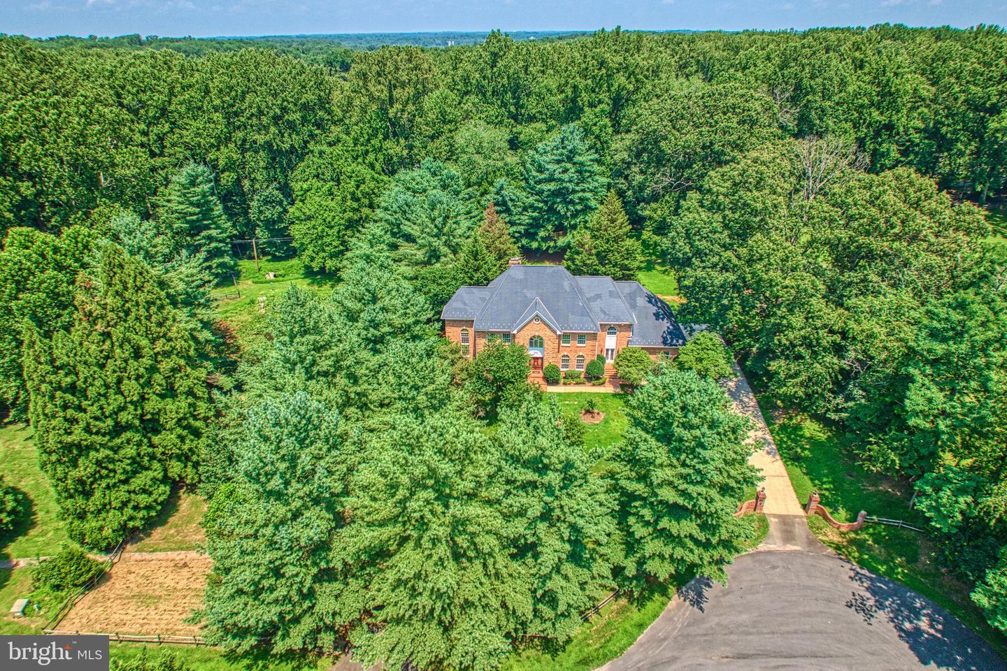 250 GOLDEN WOODS CT, GREAT FALLS, Virginia 22066, 5 Bedrooms Bedrooms, ,4 BathroomsBathrooms,Residential,For sale,250 GOLDEN WOODS CT,VAFX2253842 MLS # VAFX2253842