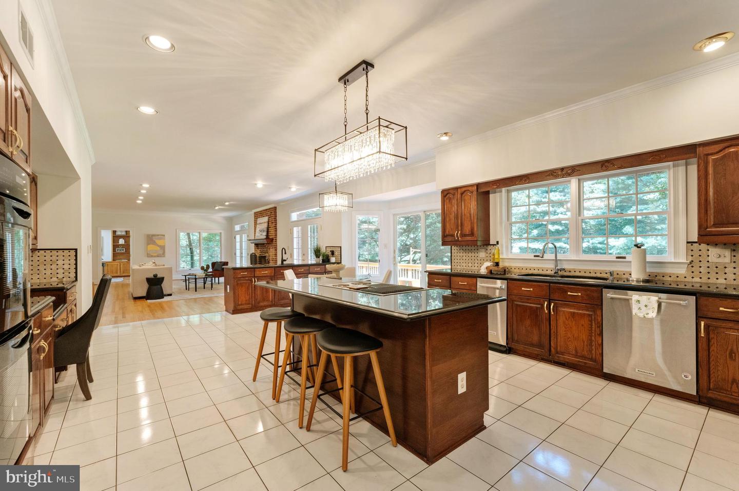 250 GOLDEN WOODS CT, GREAT FALLS, Virginia 22066, 5 Bedrooms Bedrooms, ,4 BathroomsBathrooms,Residential,For sale,250 GOLDEN WOODS CT,VAFX2253842 MLS # VAFX2253842
