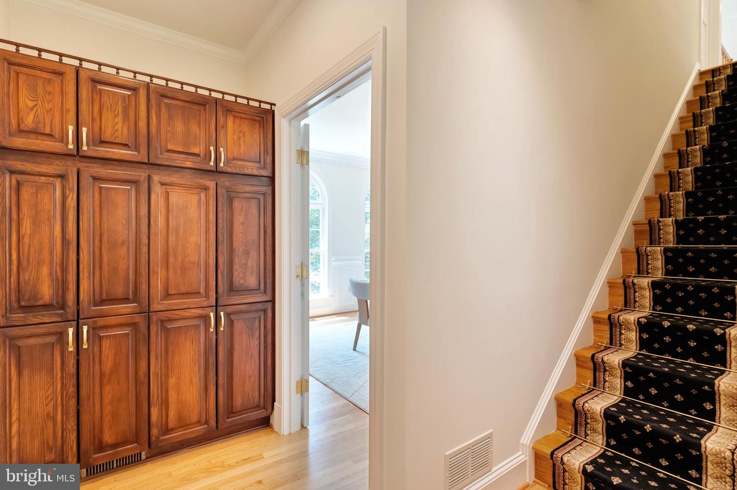 250 GOLDEN WOODS CT, GREAT FALLS, Virginia 22066, 5 Bedrooms Bedrooms, ,4 BathroomsBathrooms,Residential,For sale,250 GOLDEN WOODS CT,VAFX2253842 MLS # VAFX2253842